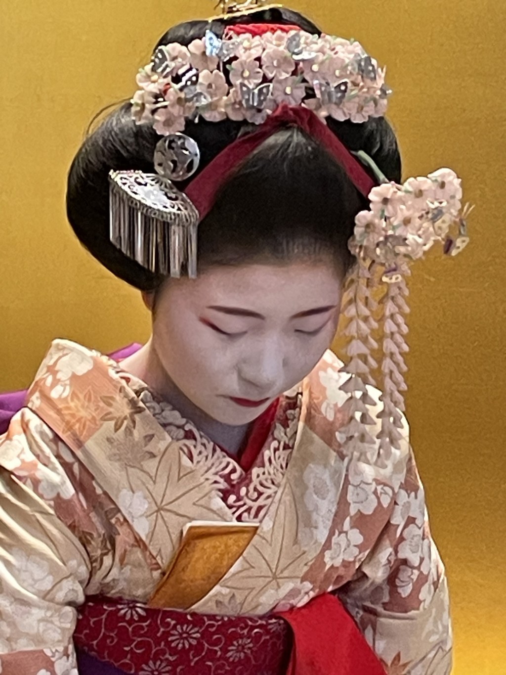 Beautiful Maiko dance